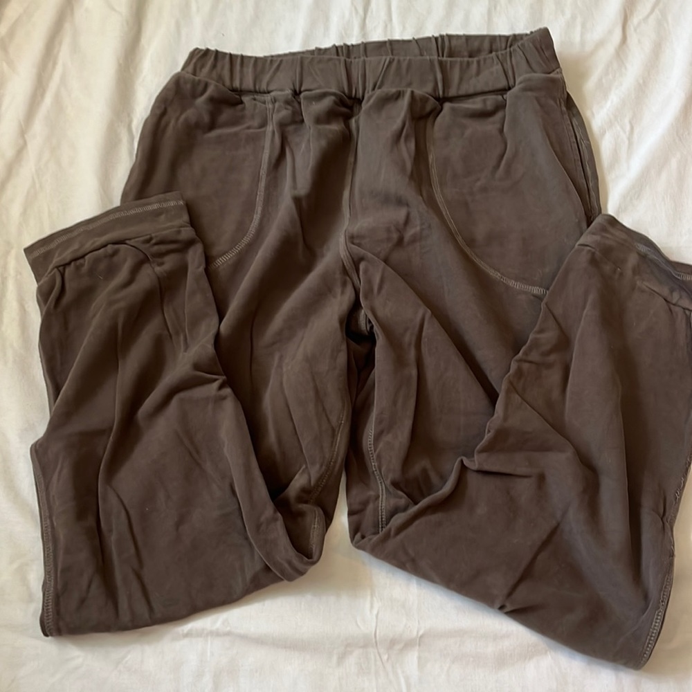 Easel joggers